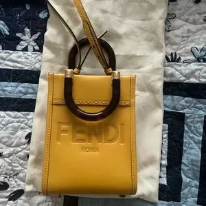 OUTLET【FENDI】YELLOW☆Sunshine Mini ショルダーバック Yellow Fendi Mini Sunshine Shopper Tote Satchel Leather ref